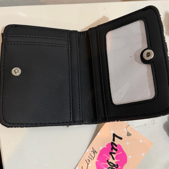 BETSEY JOHNSON Black Butterfly Bifold Wallet 🦋 - Picture 4 of 5